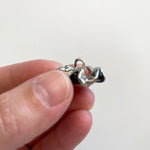 Botón Flor Negro/Plata 4 Unidades