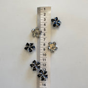 Botón Flor Negro/Plata 4 Unidades